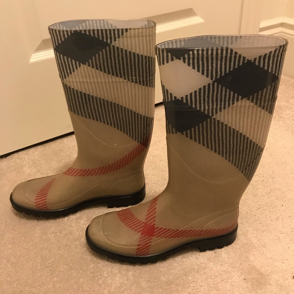 Authentic Burberry Rainboots! (Fits US Size 7-8)